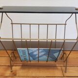 Magazine holder with glass tablet