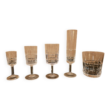 Service de 59 verres en cristal de Sèvres et seau à glace années 60
