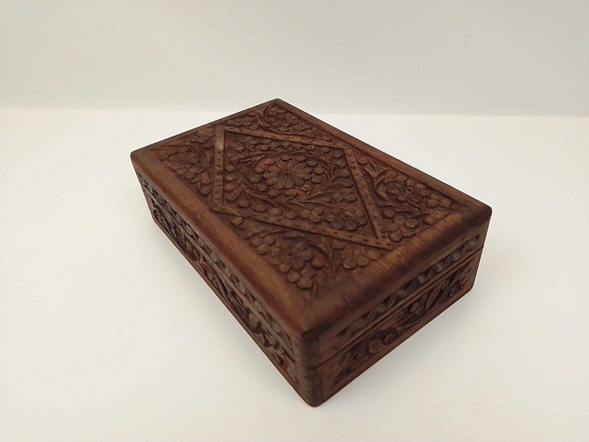 Rectangular wooden box deco hand-carved flowers