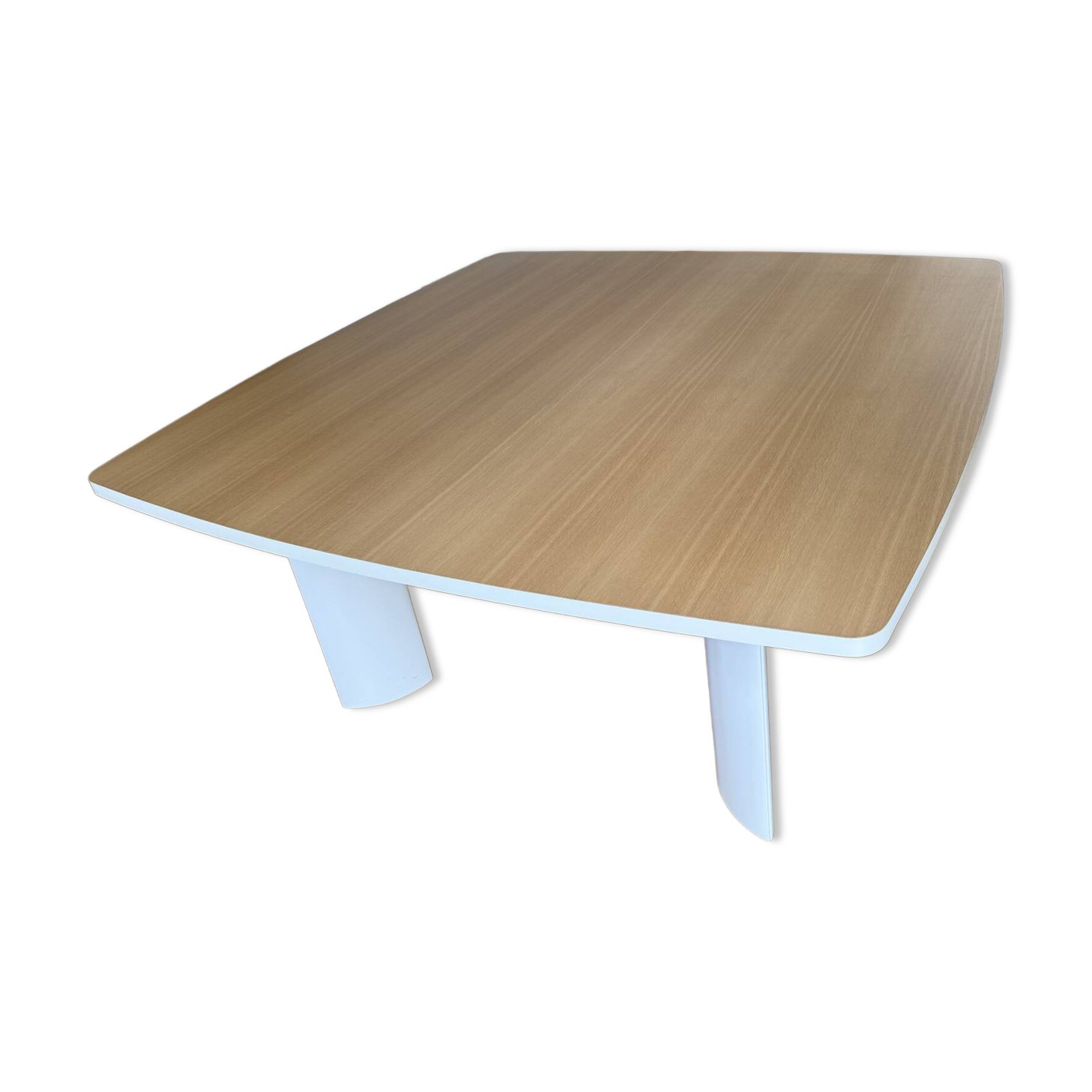 Large contemporary table of 1600x1600.