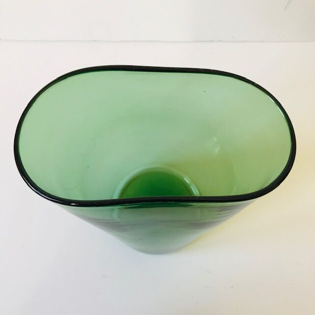 Glass vase blows green empoli