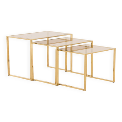 Ensemble de trois tables gigognes en laiton dans le style de Romeo Rega, Italie, années 1970.
