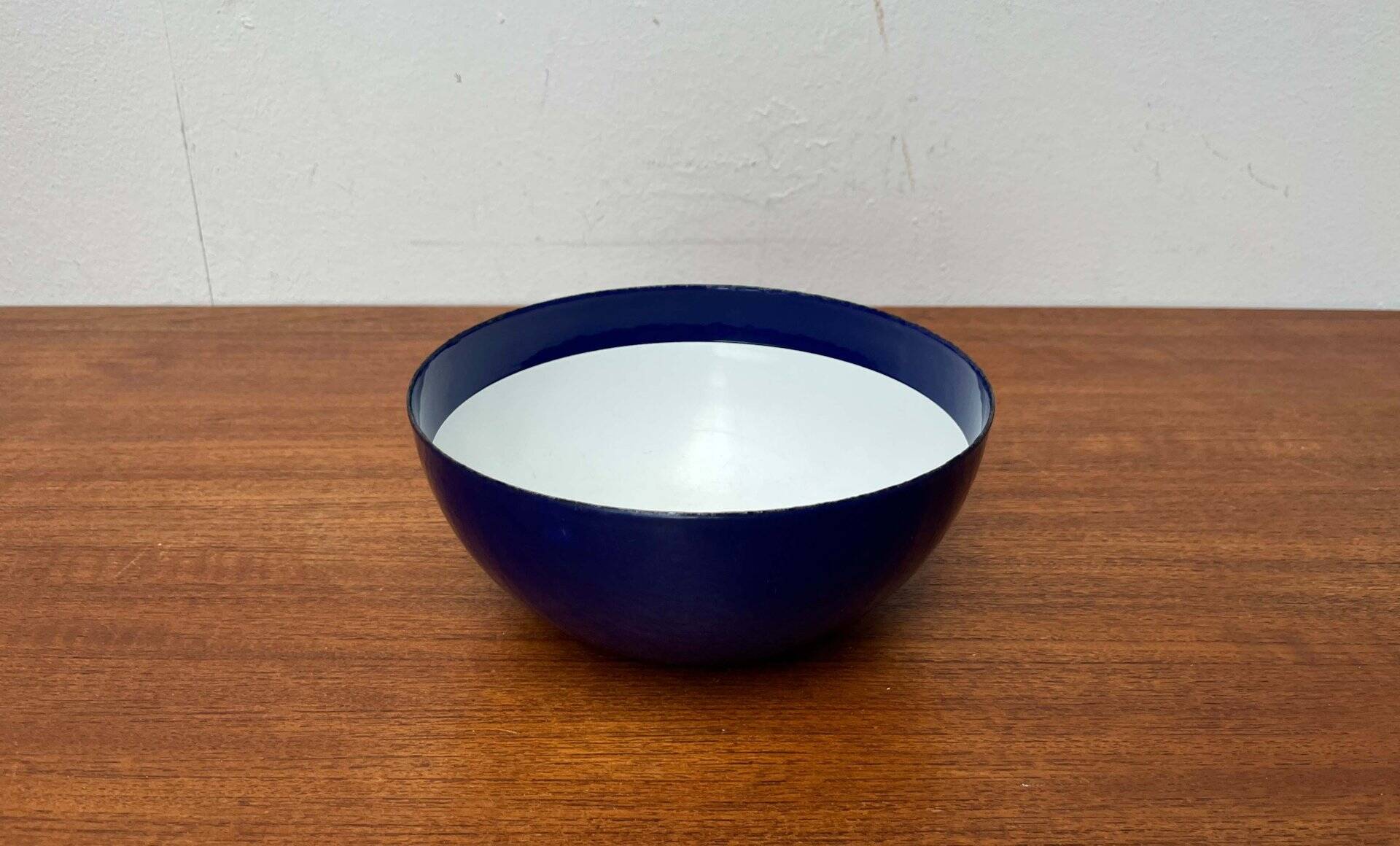 Modern blue enamel bowl from the mid-century by Kaj Franck for Finel, Finland, 1960s.