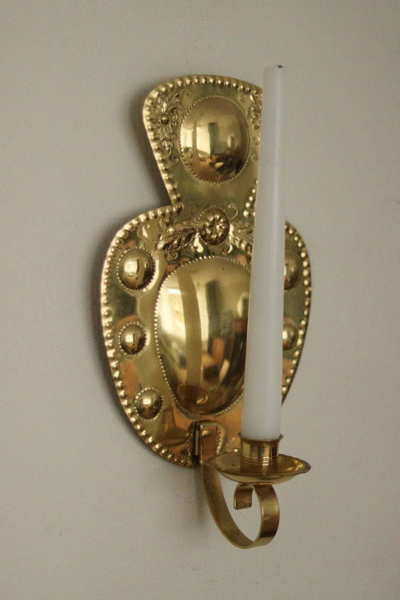 Pair of Swedish brass wall lights from the mid-century by S. Fong.