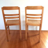 2 chaises en bois type reconstruction