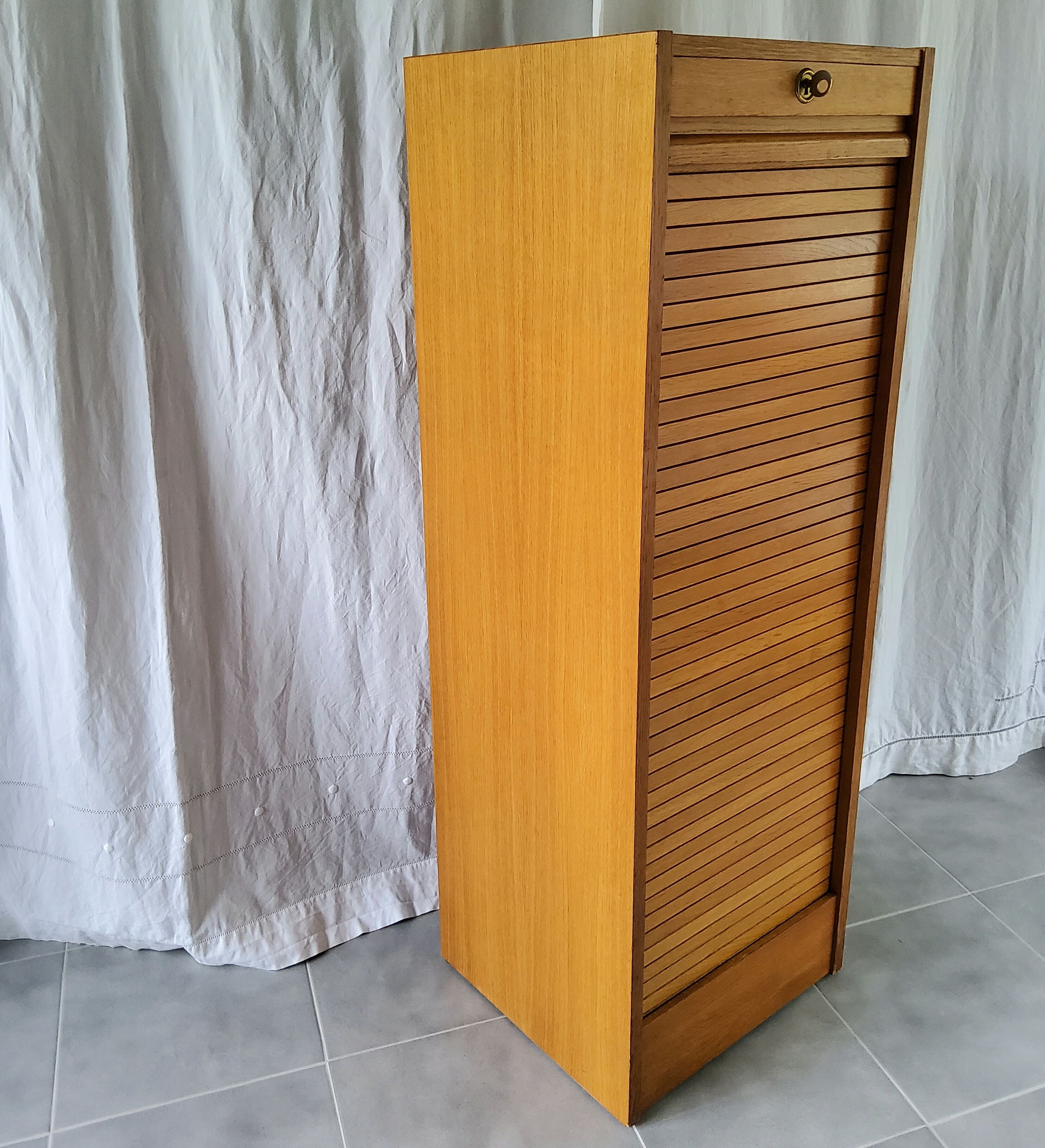 Wooden curtain binder