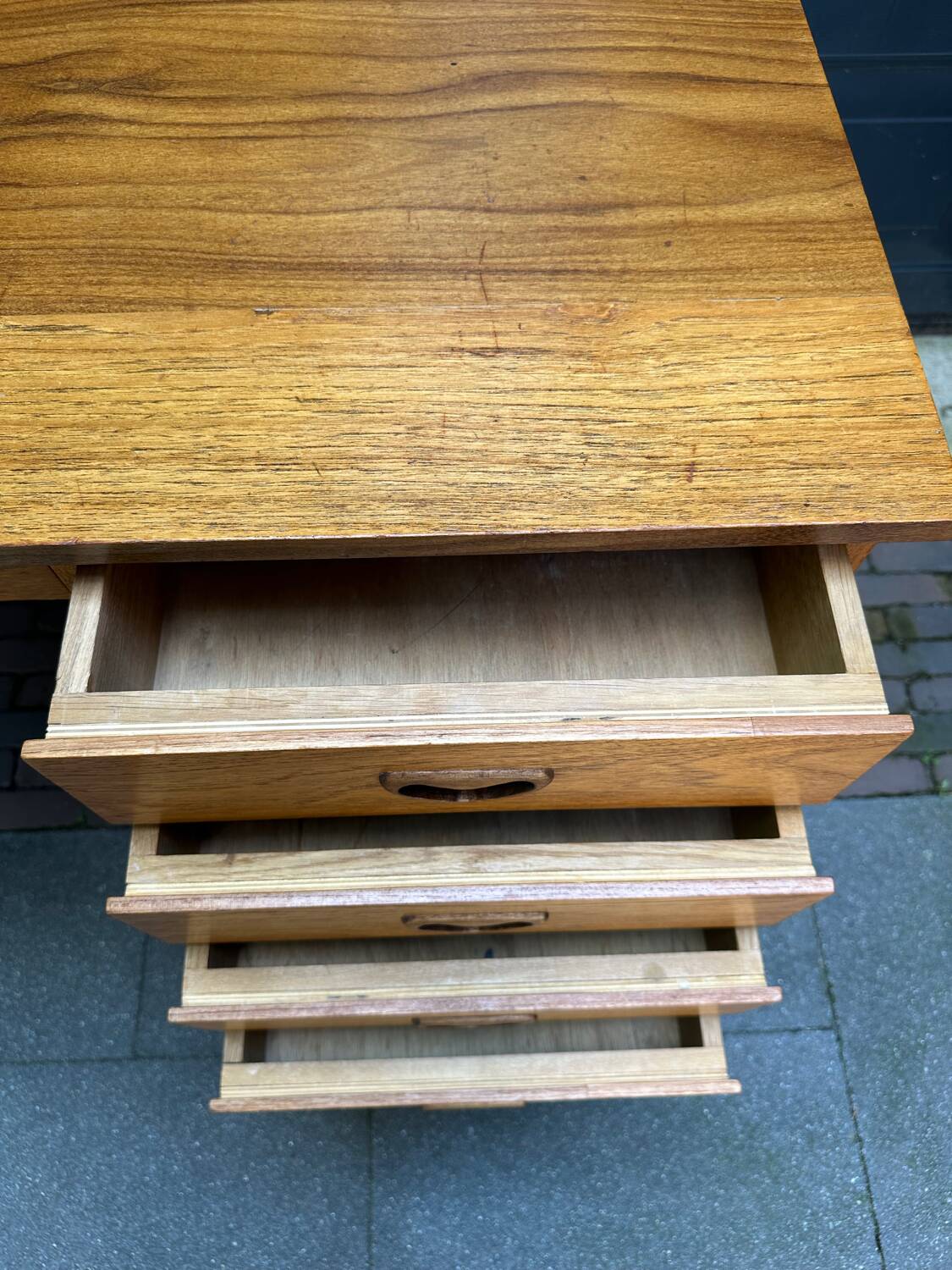 Louis van Teeffelen desk