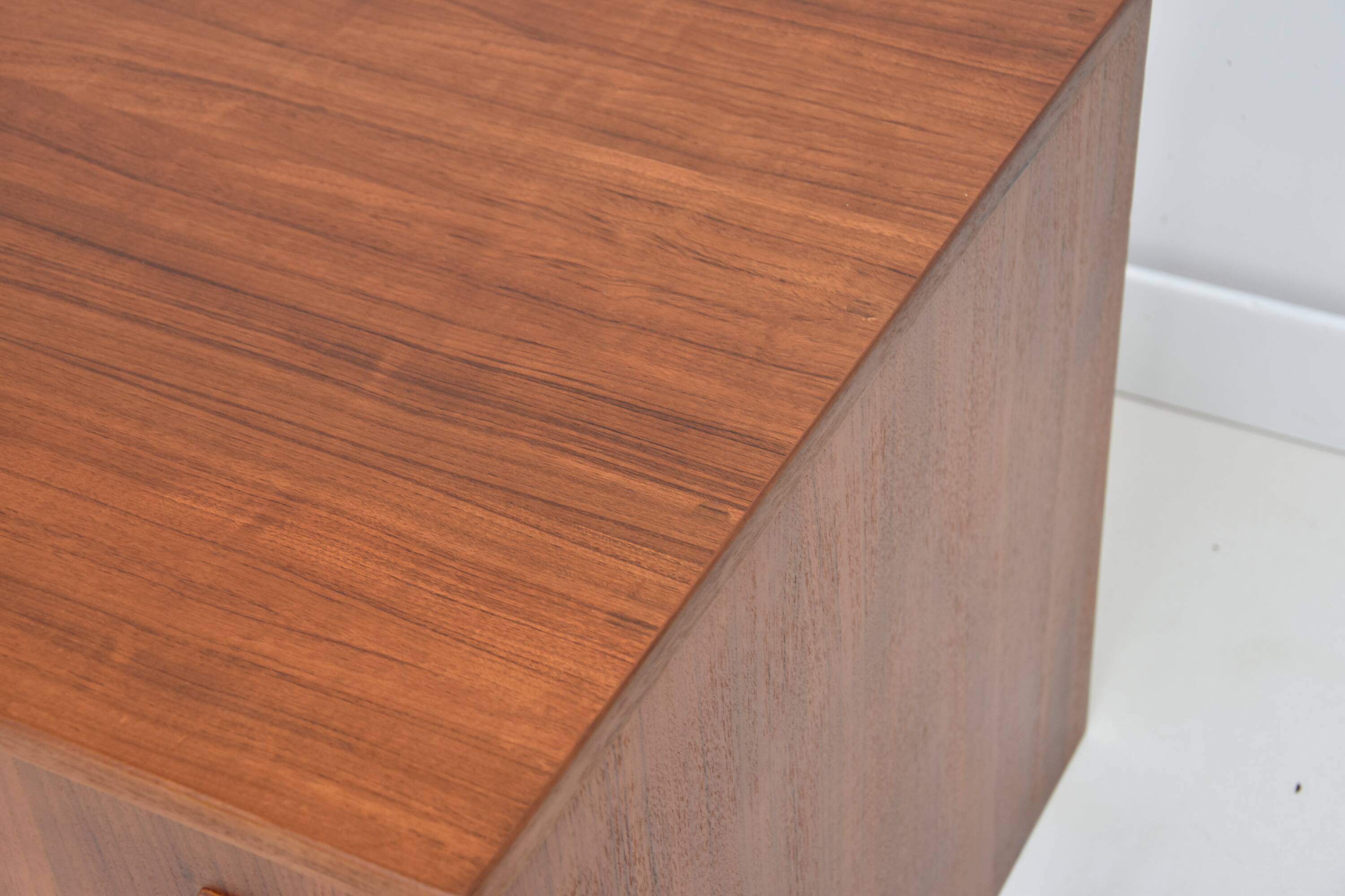 Enfilade basse scandinave vintage restaurée teck