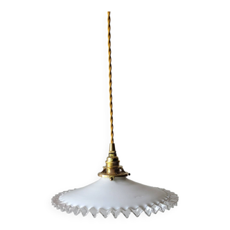 Pendant in serrated opaline