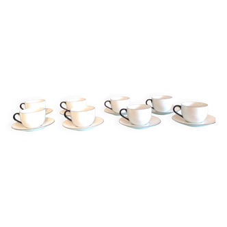 Suite de huit tasses en porcelaine blanche à liseré bleu / vintage années 70-80