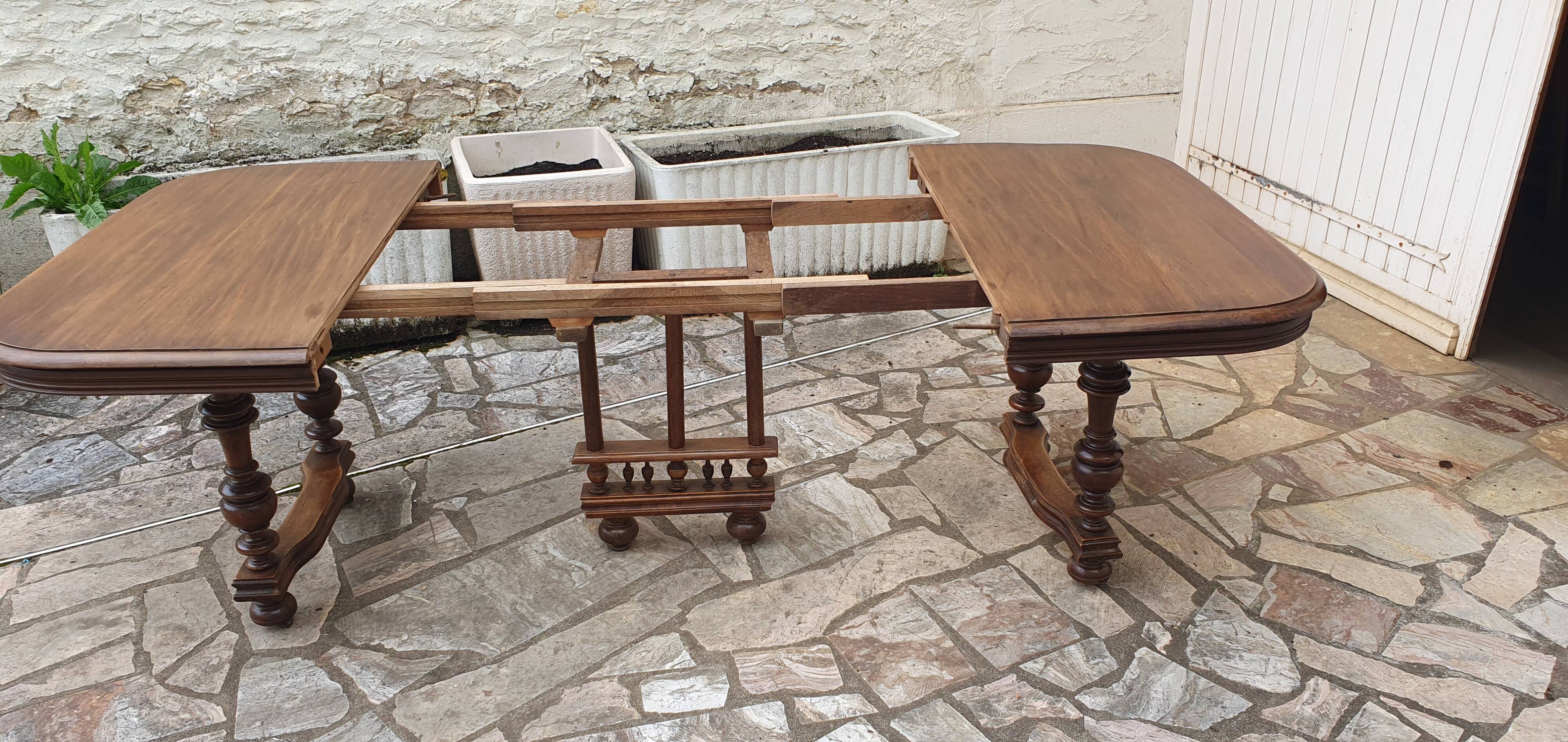 19th century Renaissance style extending table