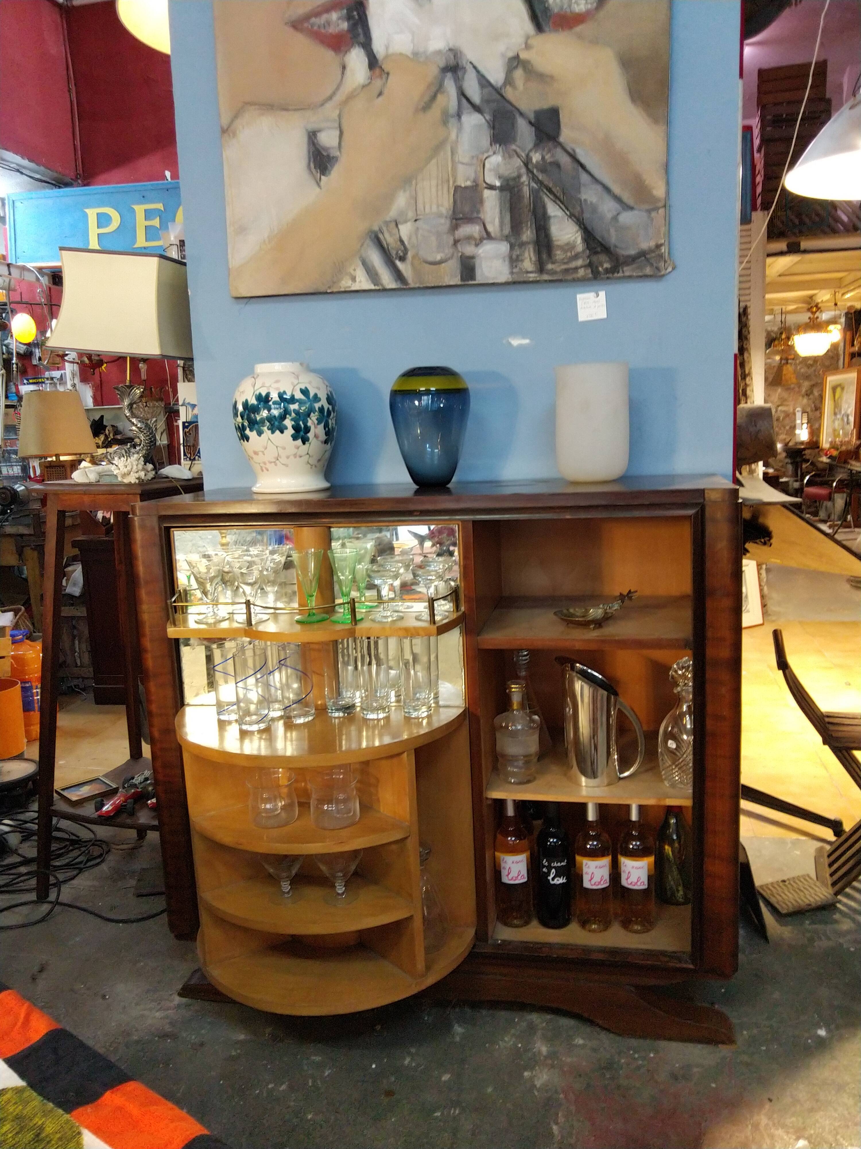 Bar turning art deco