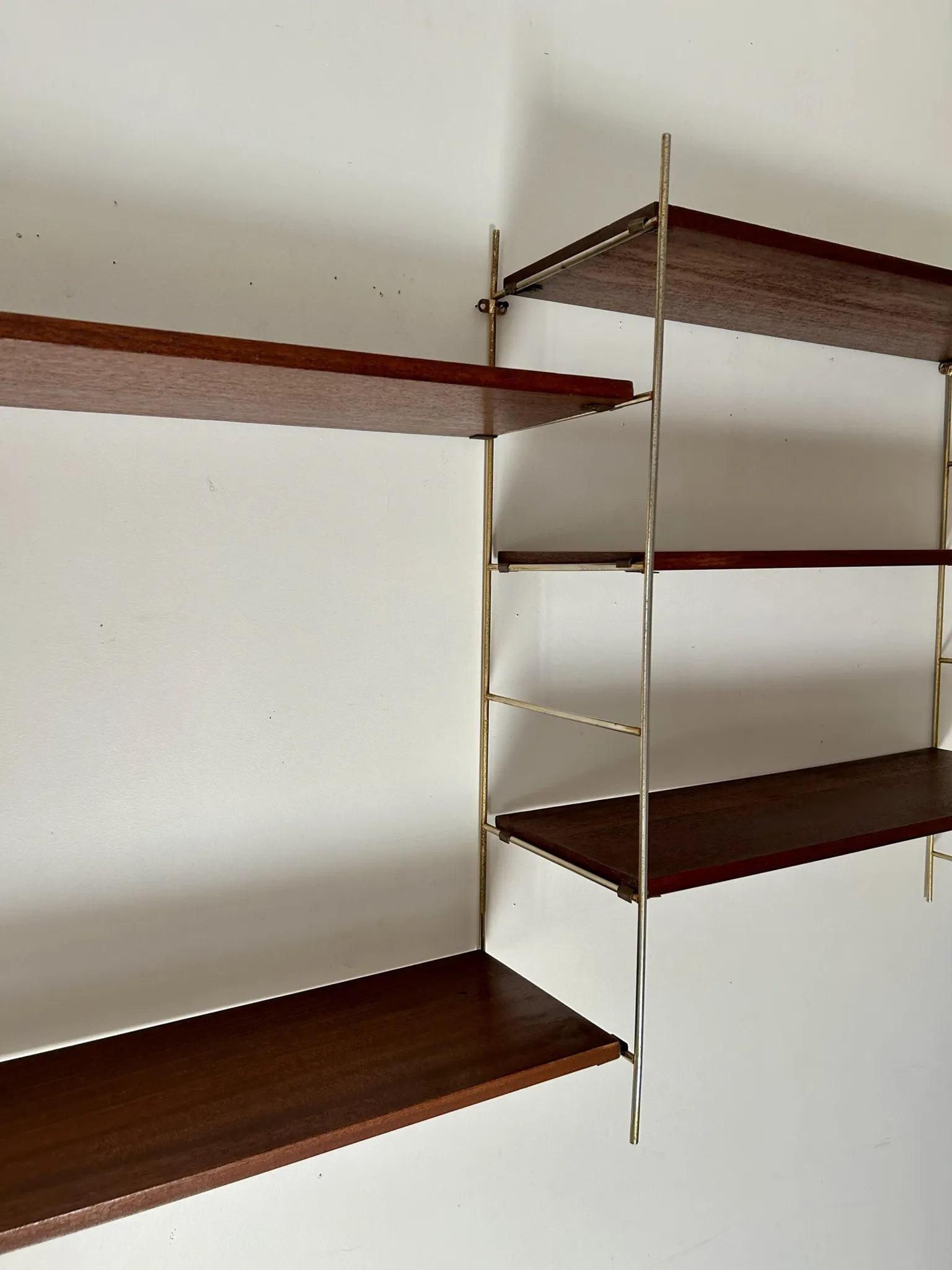 Double shelf in Tomado style