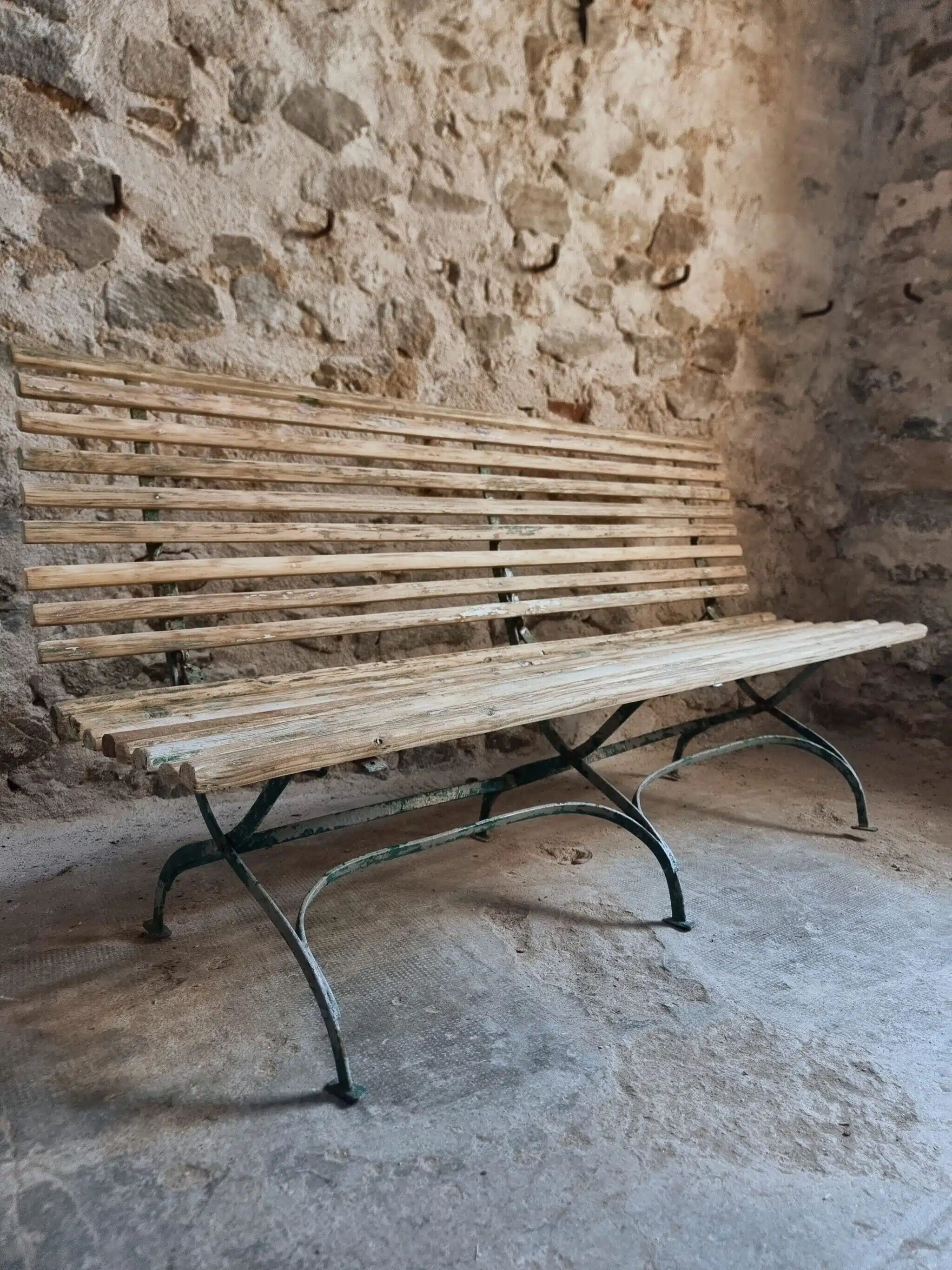 Banc de jardin pliant français ancien, pin et cadre en fer riveté