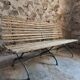Banc de jardin pliant français ancien, pin et cadre en fer riveté