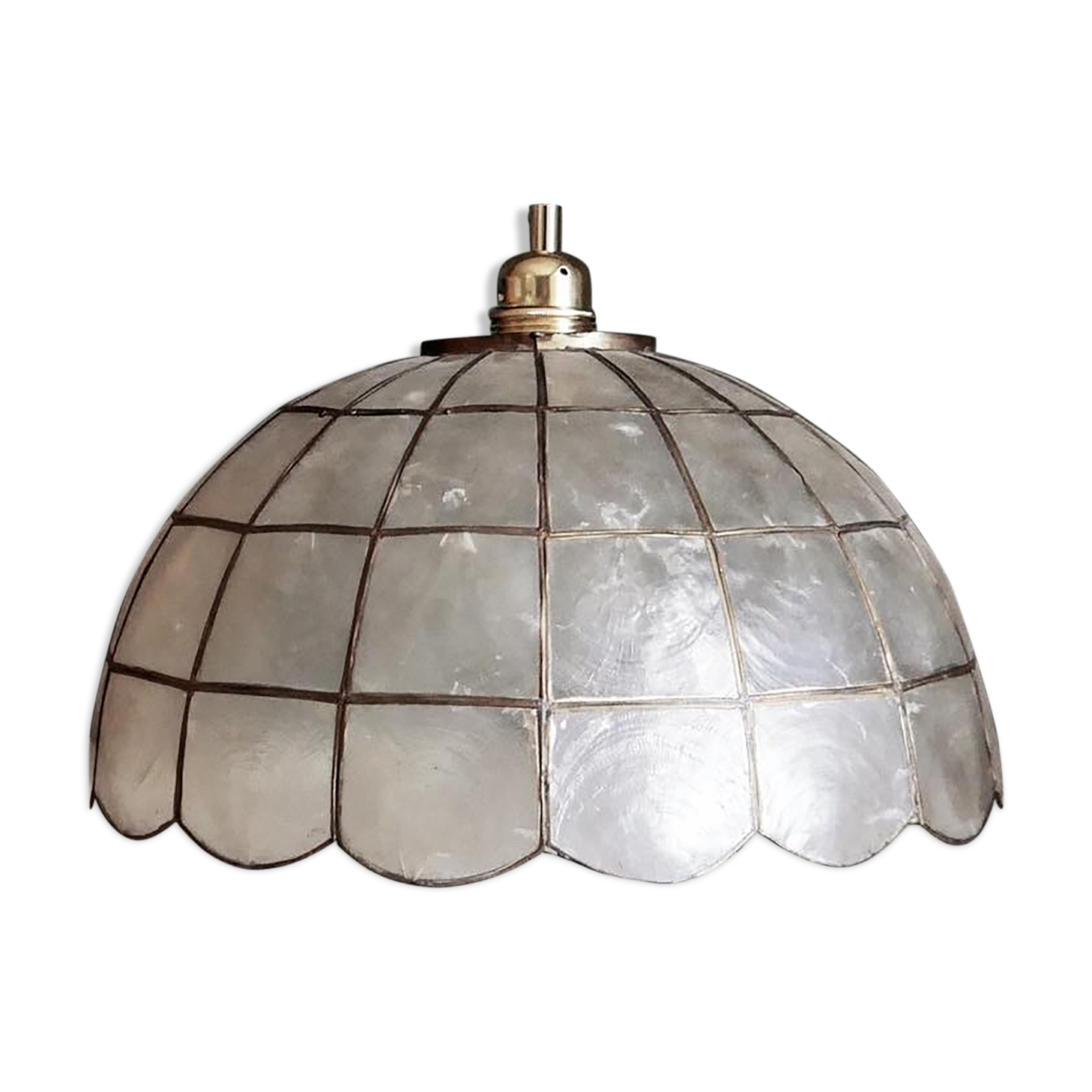 Mother-of-pearl suspension