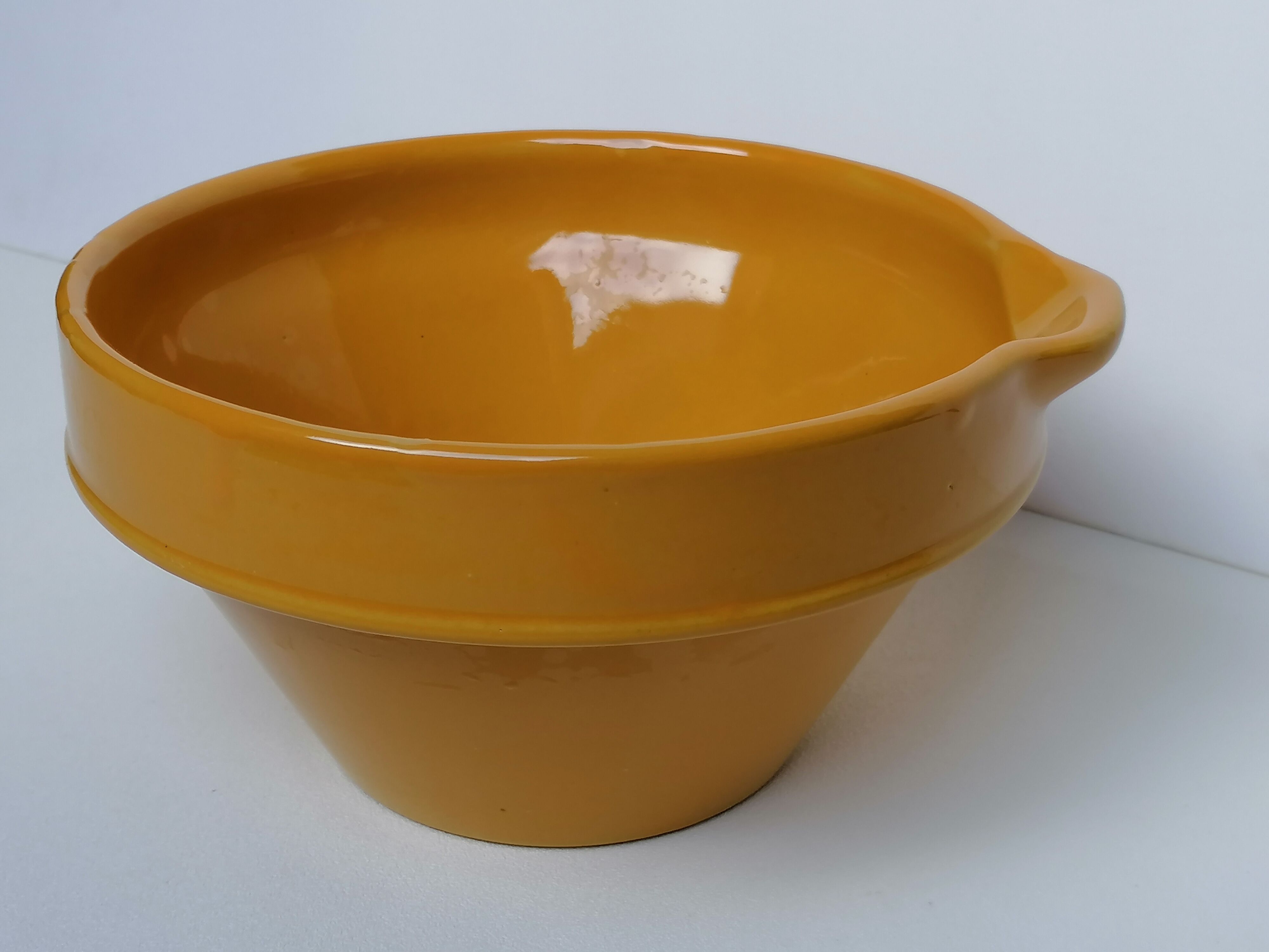 Lot of two sandstone bowls of Digoin 3l and 1.6l