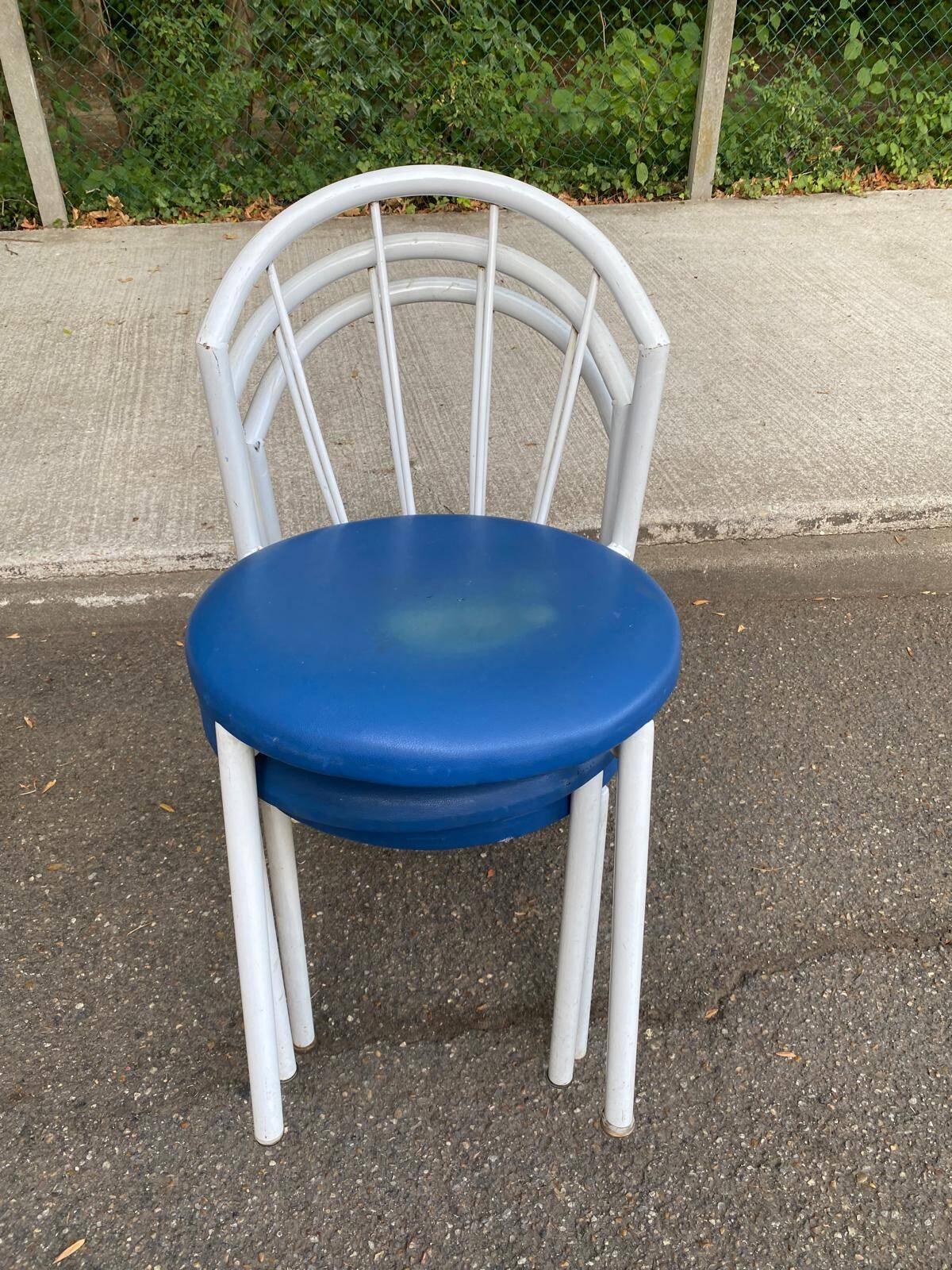 Vintage bistro garden chair in white tubular steel and blue leather from the 1980s.
