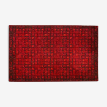 Red Bayer Dralon Carpet