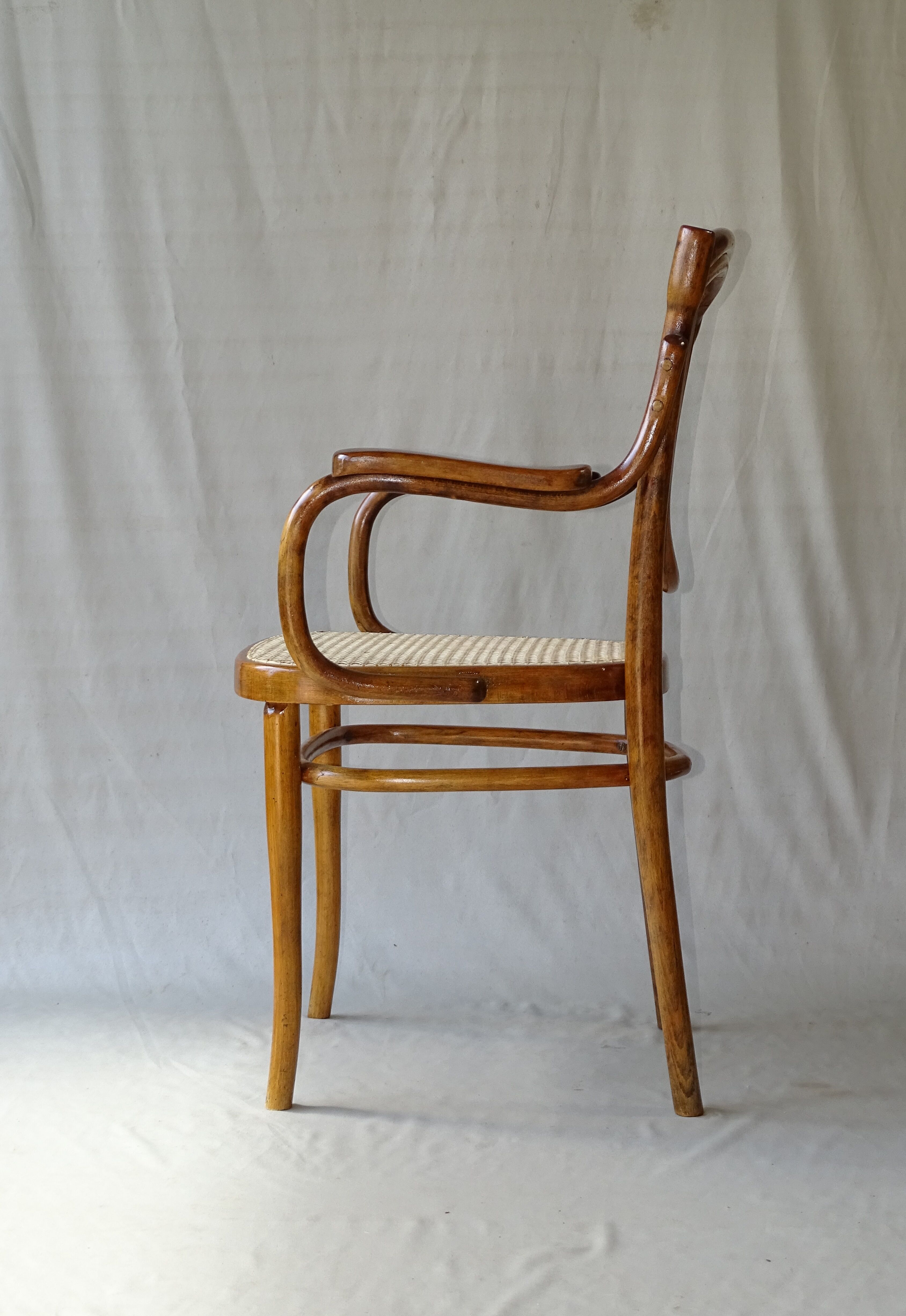 Fauteuil Thonet N°59 vers 1900, cannages neufs