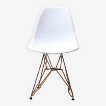 DSR chair by Charles & Ray Eames for Vitra