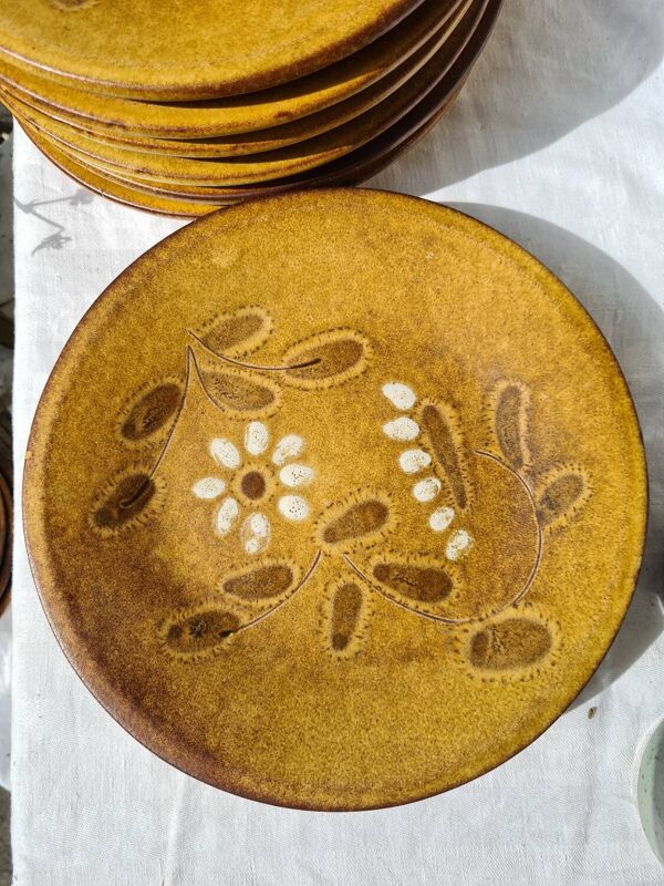 8 assiettes plates La Roue Vallauris