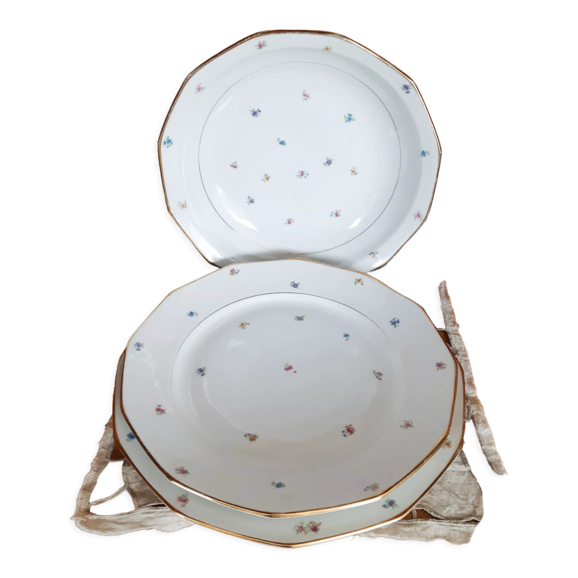 3 round dishes in floral and gold porcelain