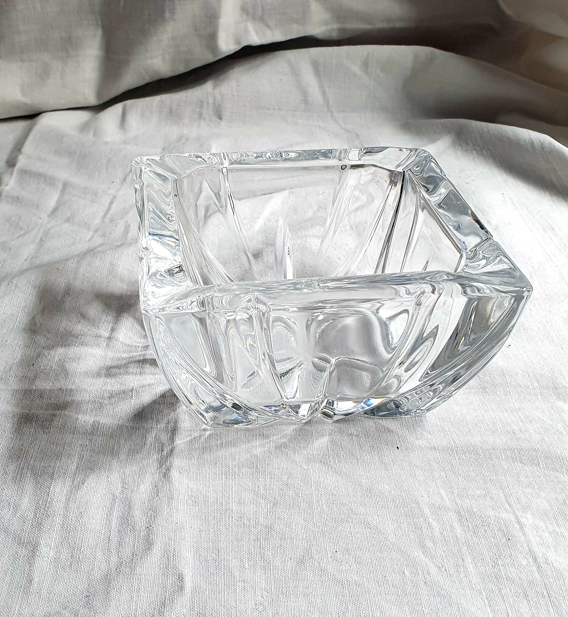 Chiseled crystal ashtray