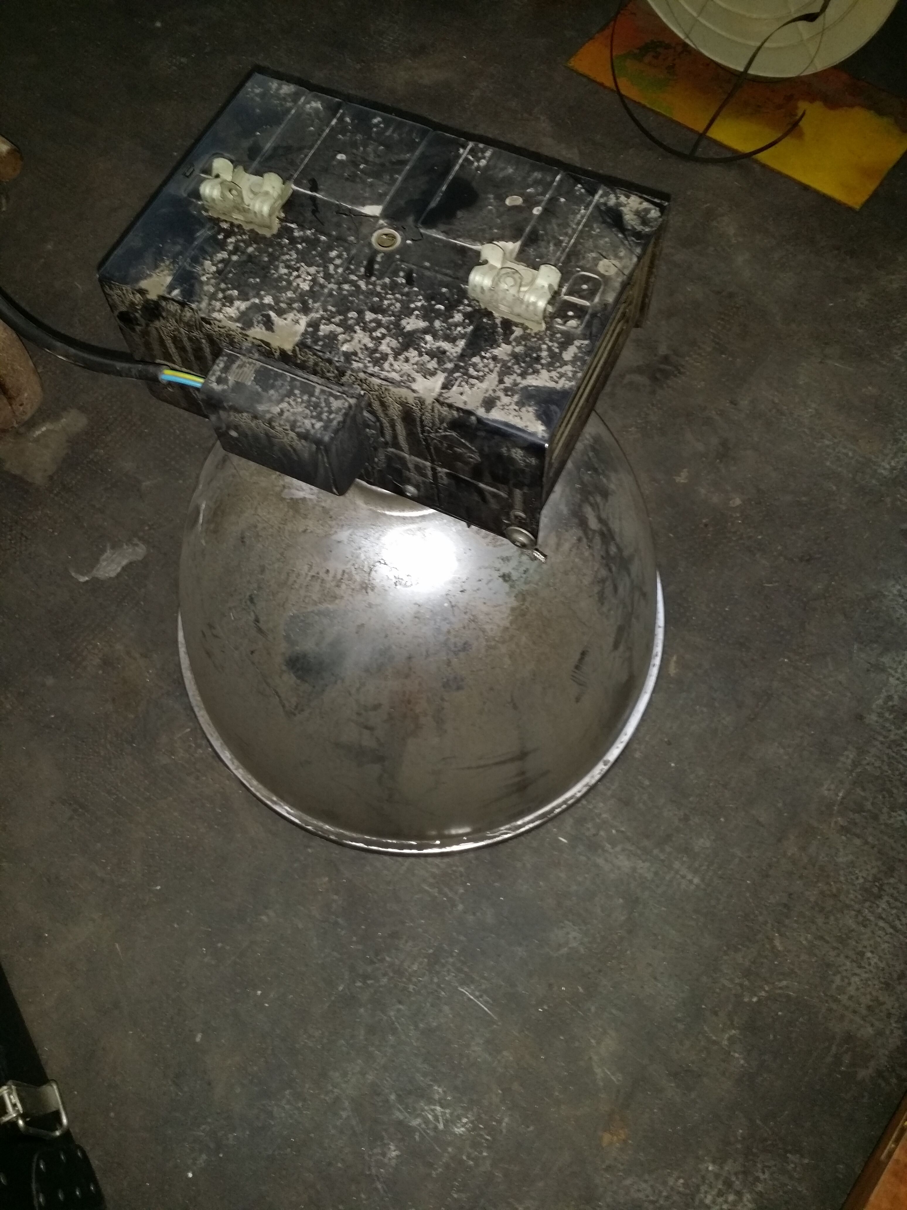 Suspension lamp factory workshop