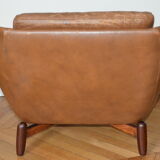 Fauteuil Scandinave en cuir patiné camel