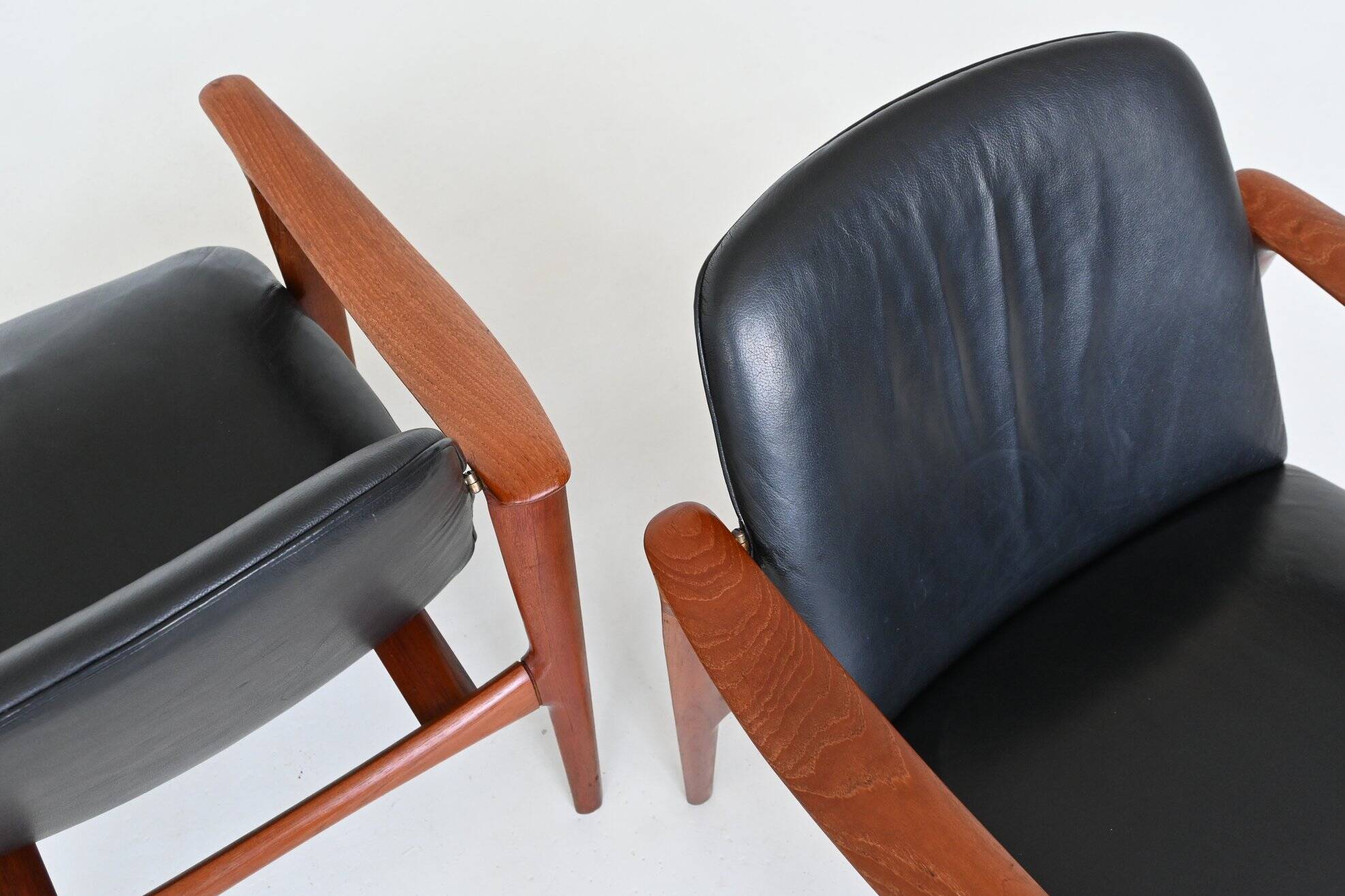 Paire de fauteuils scandinaves en teck et cuir Westnofa Norvège 1960