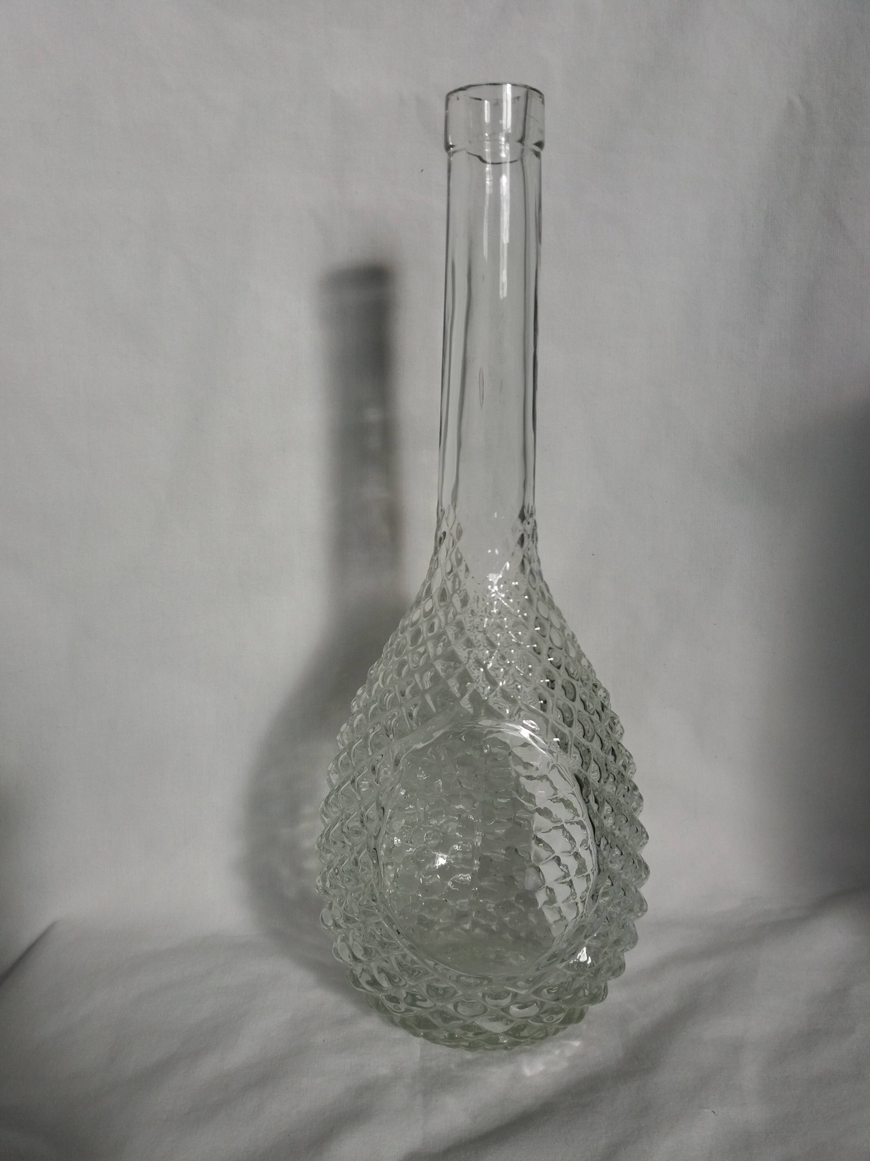 Glass bottle carafe with pineapple diamond tip decoration
