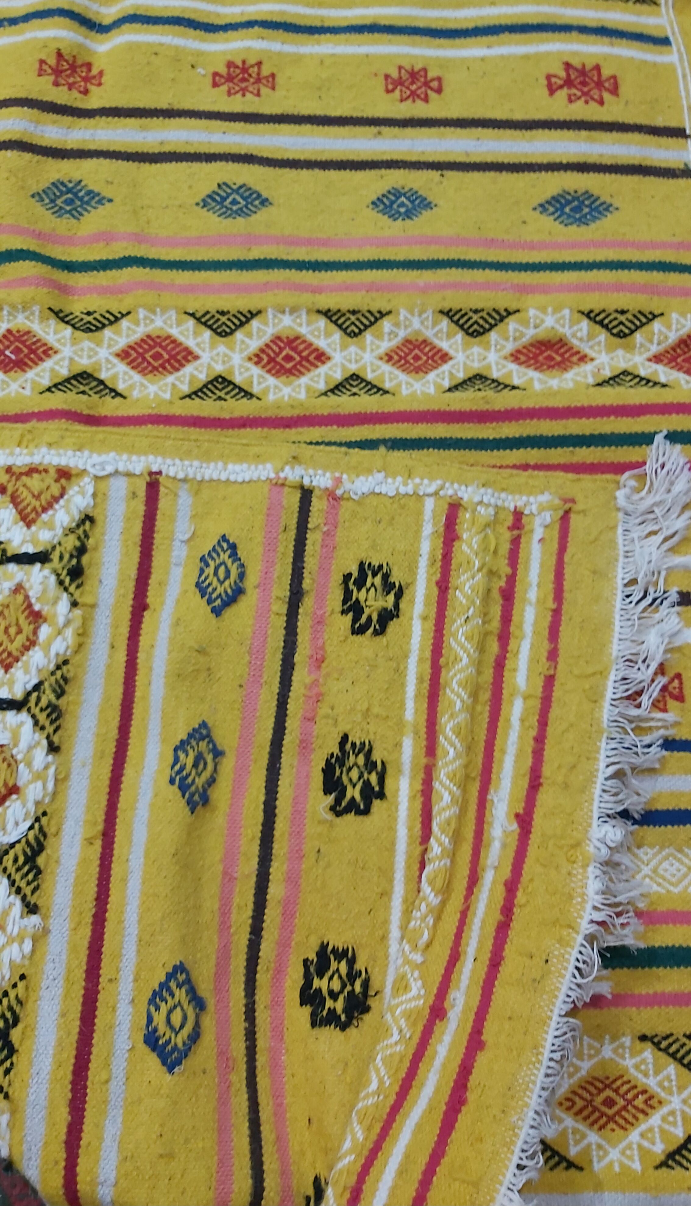 Hand-woven yellow kilim in pure wool 105×200cm