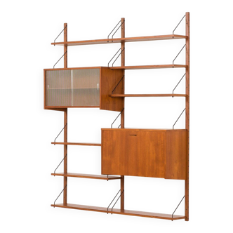 Étagère murale vintage scandinave avec un bureau et un bar, salon