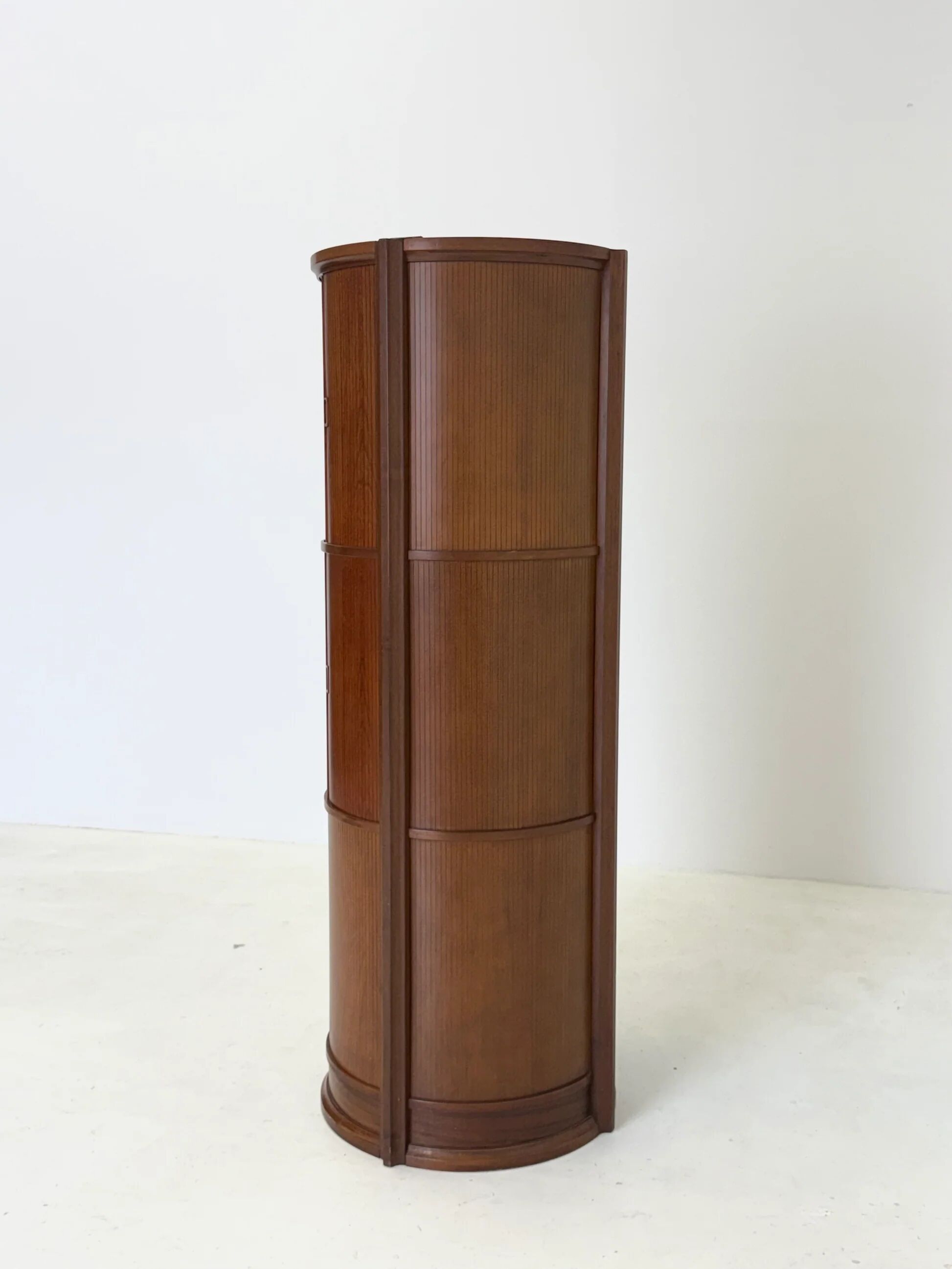 Sculptural Italian bar and storage cabinet by Gianfranco Frattini