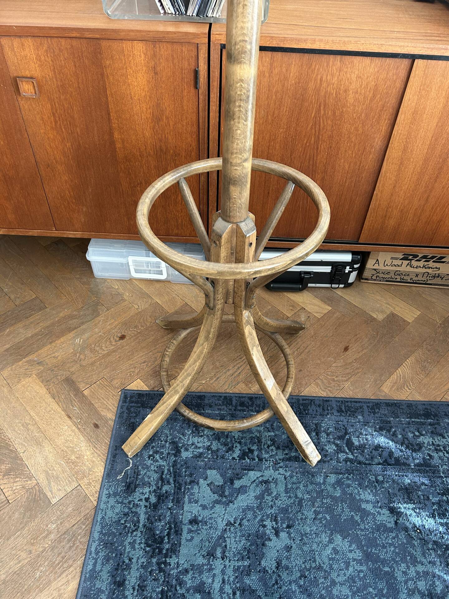 Baumann coat rack, swivelling parrot design from the 60s/70s in wood.