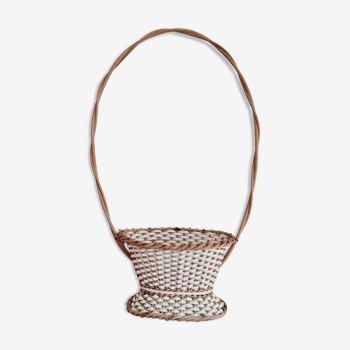 Plant holder or rattan and scoubidou support