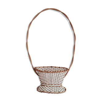 Plant holder or rattan and scoubidou support