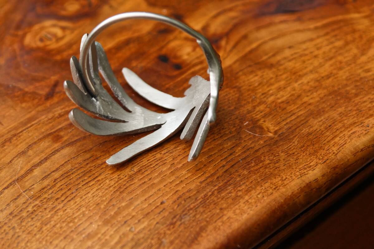 Set of 8 silver metal napkin rings