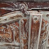 Armoire en bois ancien avec deux portes