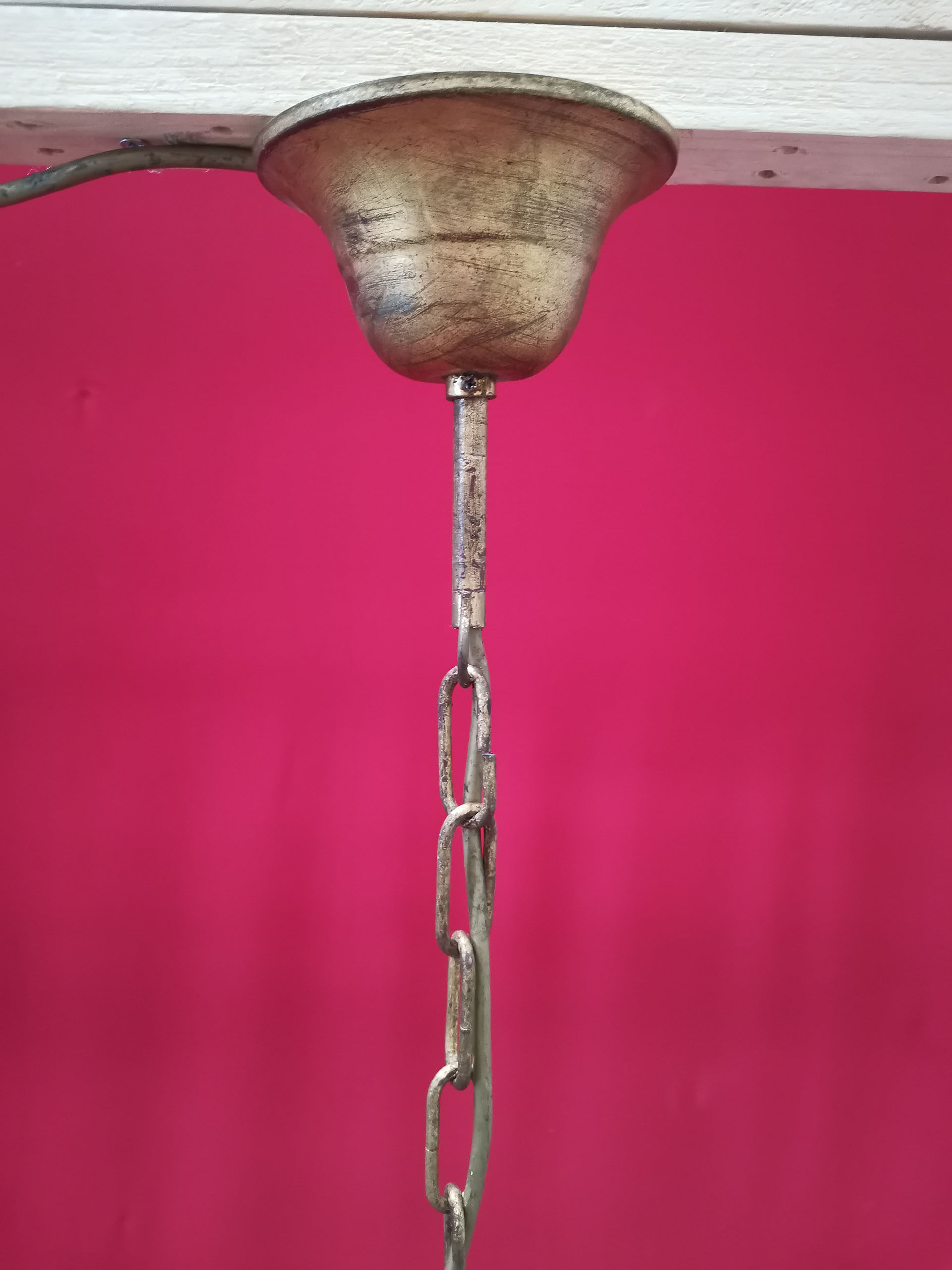 Lustre au feuillage doré et pampilles