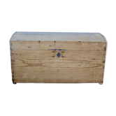 German-made pine bulging chest early in the 20th century