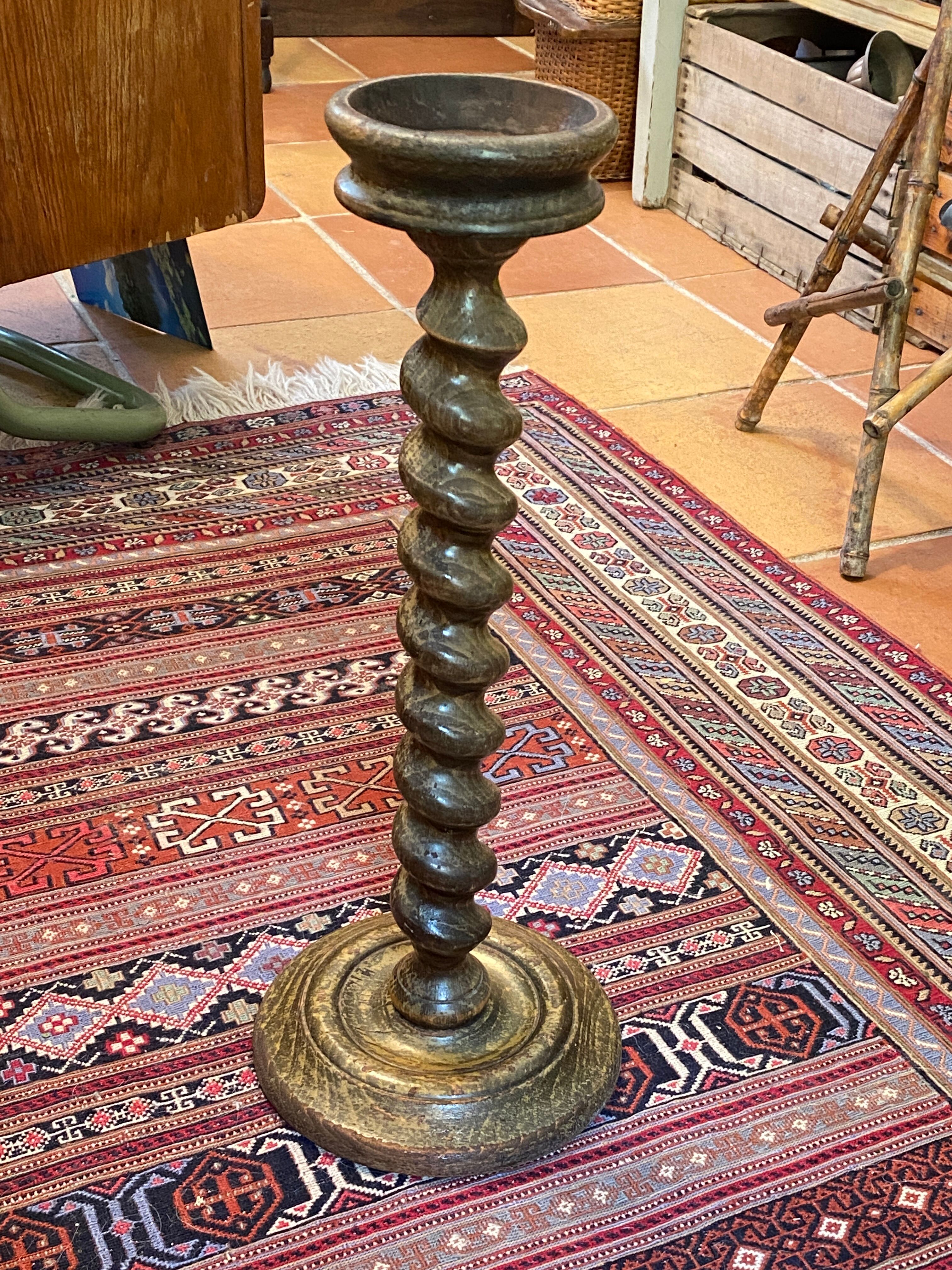 Colonne en bois touné