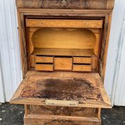 Louis-Philippe secretary, mid-19th century, in walnut burl.