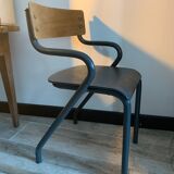 Bureau d'écolier avec son fauteuil