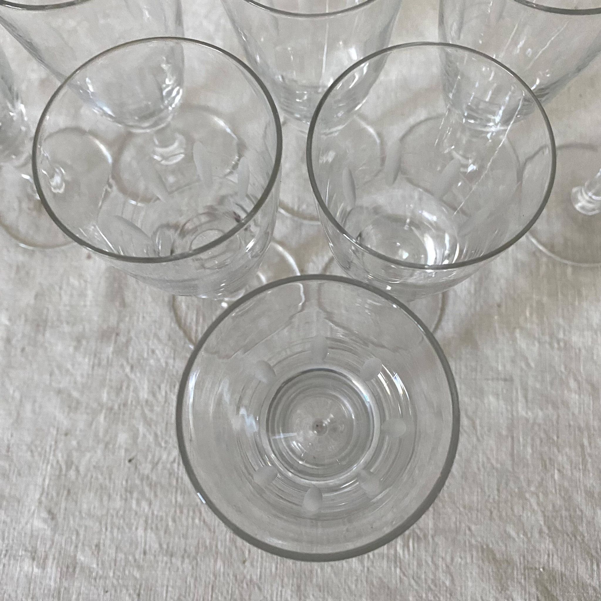 Flûtes décor ciselé