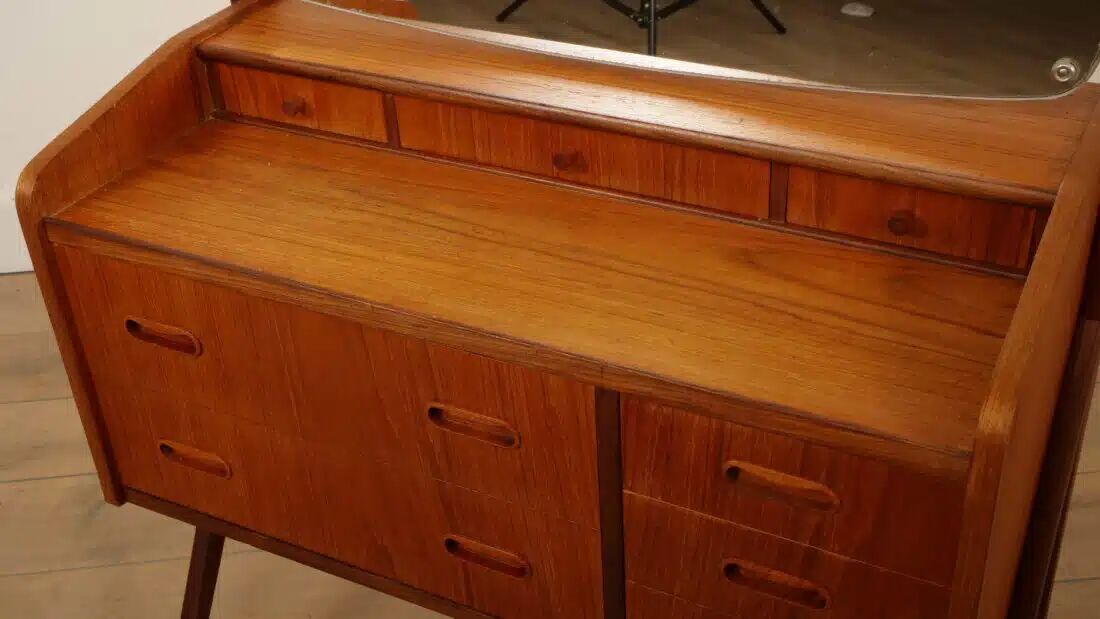 Vintage dressing table | Danish design | Teak
