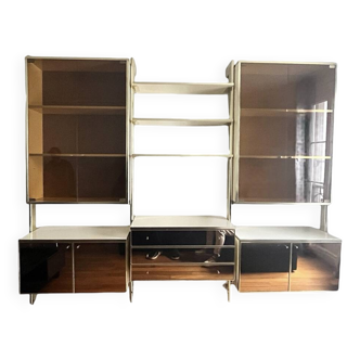 Wall-mounted and modular bookcase in lacquered brass, mirrors and smoked glass by Mahey, Design 1970