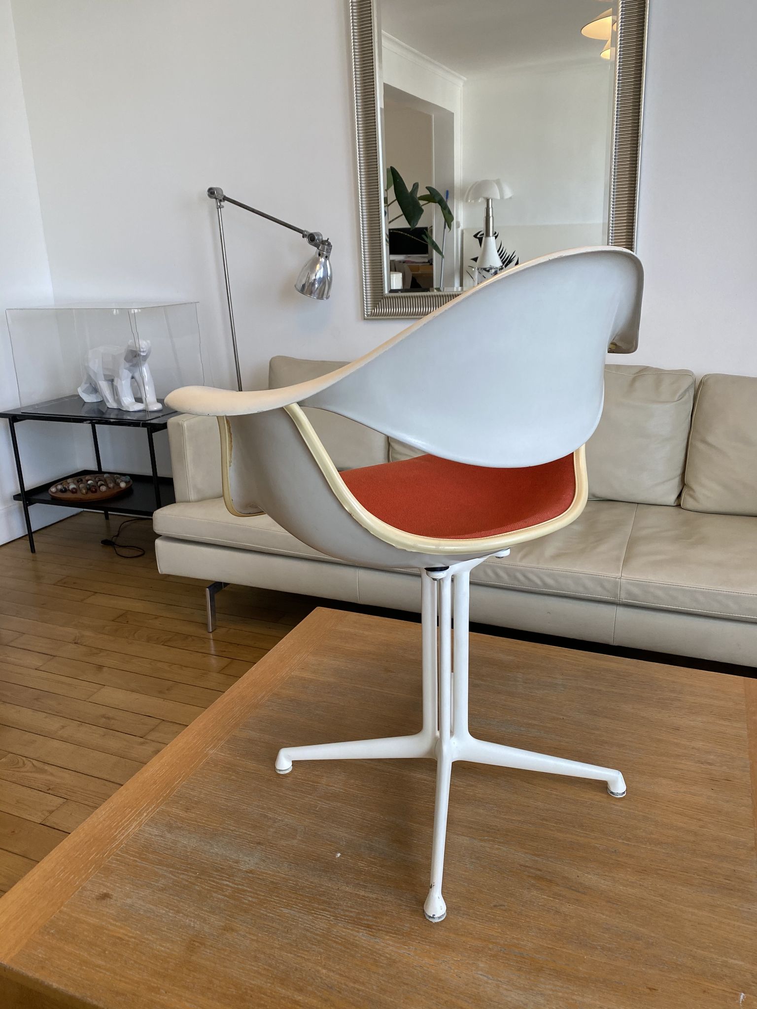 DAF Georges Nelson chair for Herman Miller. Foot la Fonda.