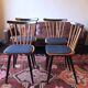 Ensemble de 4 chaises de salle à manger avec des pieds évasés et des housses de siège bleu marine, années 1960.